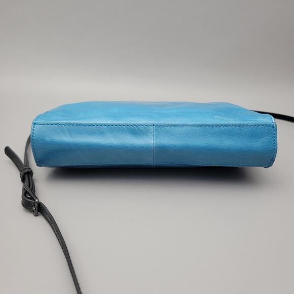 Hobo Crossbody Shoulder Wristie Bag Blue Small - Picture 4 of 13